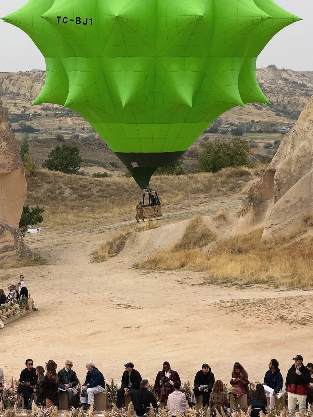 #Macbackstage 💚 @Lesbenjaminsin Apple Iş Birliği Ile Gerçekleştirdiği Earth To Sky Koleksiyonu (3)-1